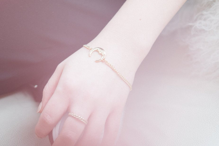 Moon Charm Bracelet - kich-9563